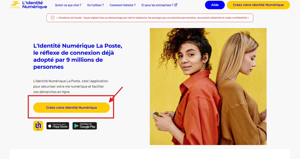 image – merci e-commerce Two women stand back-to-back against a bright yellow background; one with curly hair holds a smartphone in her hand.